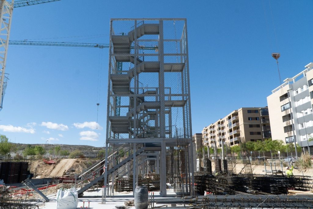 GRUPO LOBE CAMBIA LA FORMA DE CONSTRUIR EN ARAGÓN CON LAS ESCALERAS A LA INTEMPERIE.
